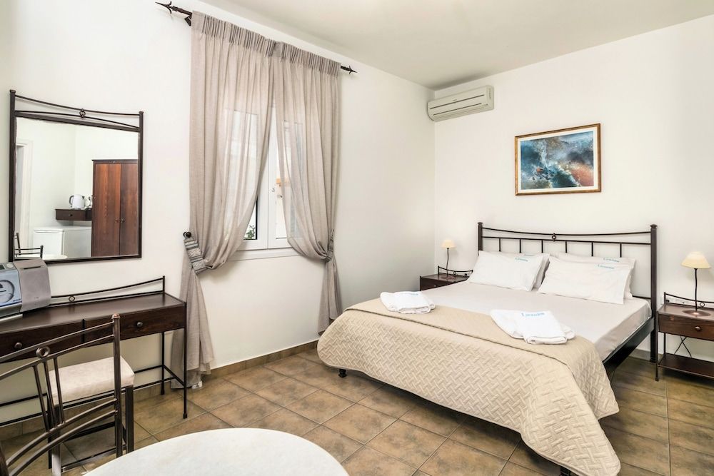 Livanios Studios Deluxe Studio (No 6) 2