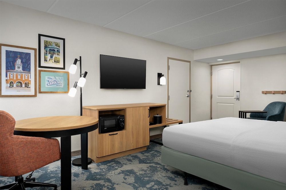 Room, 1 King Bed, Accessible, Non Smoking (Roll-In Shower)