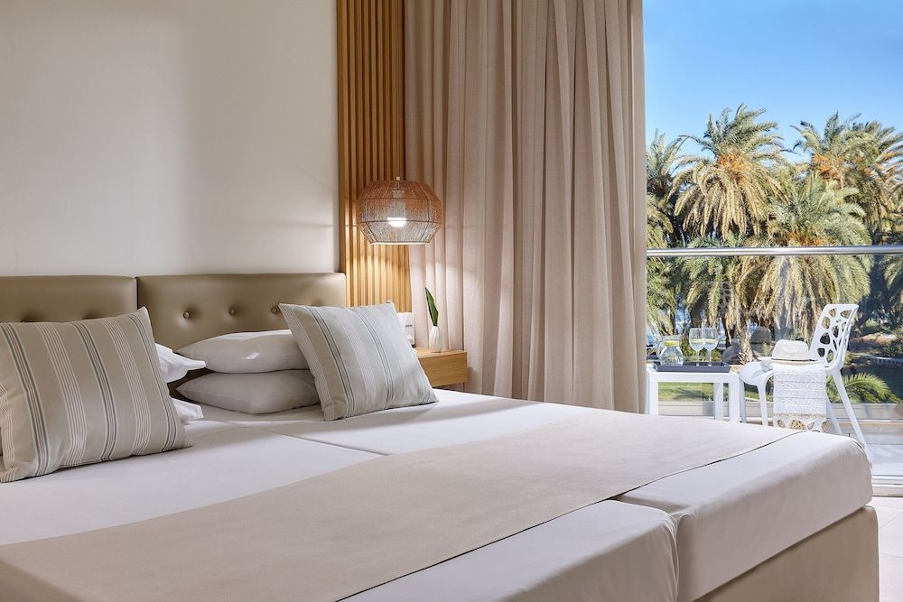 Classic Room, 1 Queen Bed, Balcony (View)