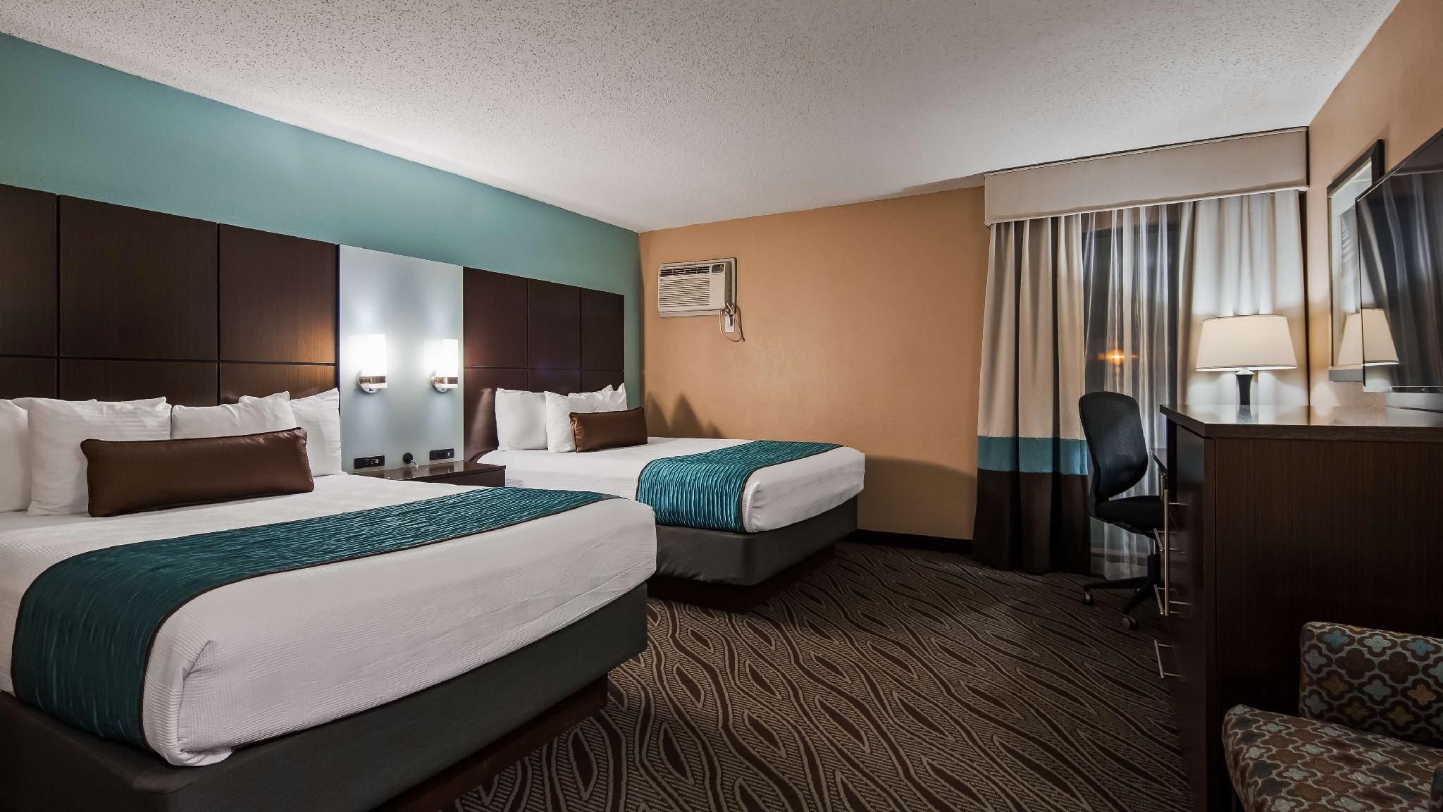 Suite - 2 Queen Beds, Nonsmoking, Sofabed, Separate Living Area