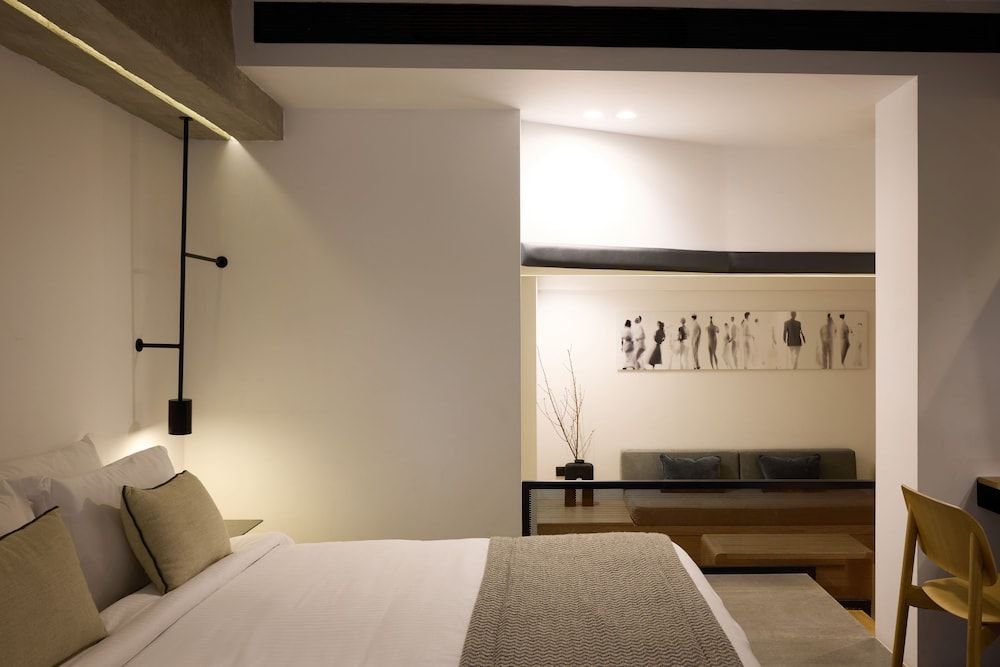 undefined innAthens 5