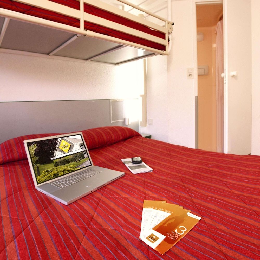 Premiere Classe Brive La Gaillarde Ouest Standard Room, 3 Twin Beds 6