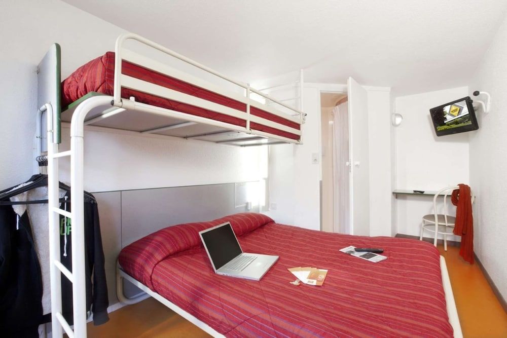 Premiere Classe Brive La Gaillarde Ouest Standard Room, 3 Twin Beds 7