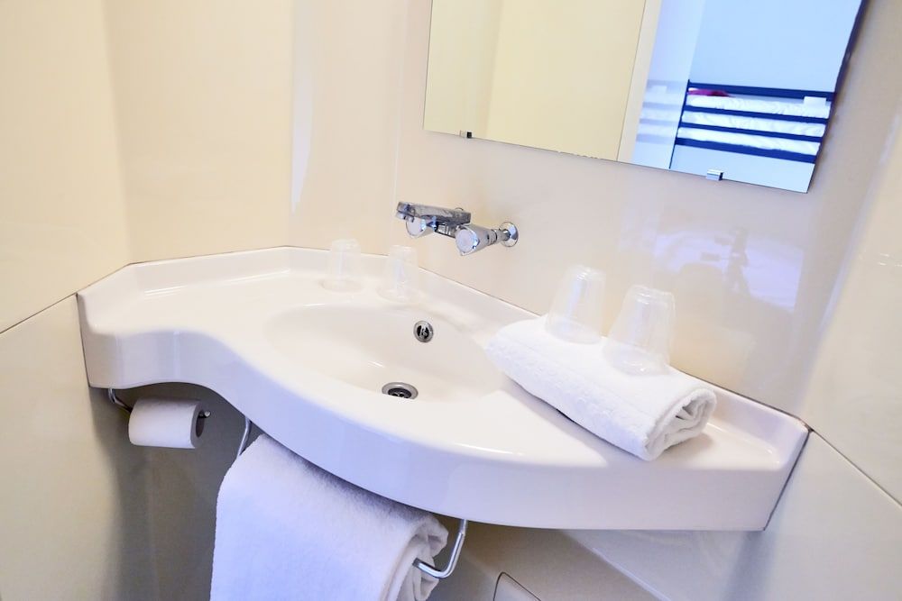 Premiere Classe Brive La Gaillarde Ouest Standard Room, 3 Twin Beds 11