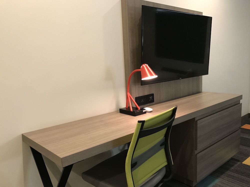 Rodeway Inn near Melrose Ave Standard Room, 1 King Bed, Non Smoking 12