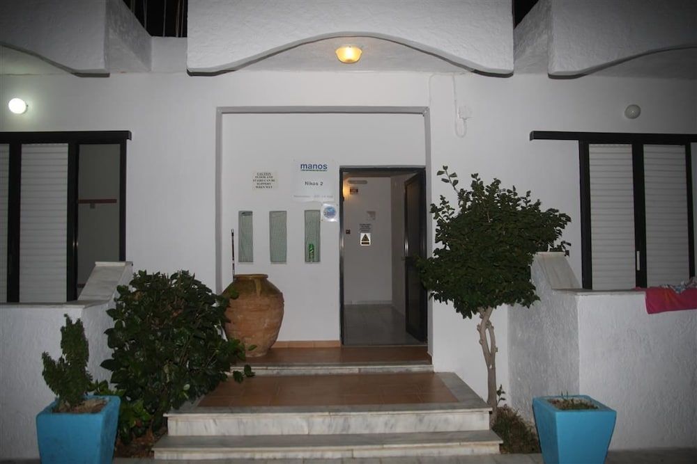 Nikos 2 Studios & Apartments