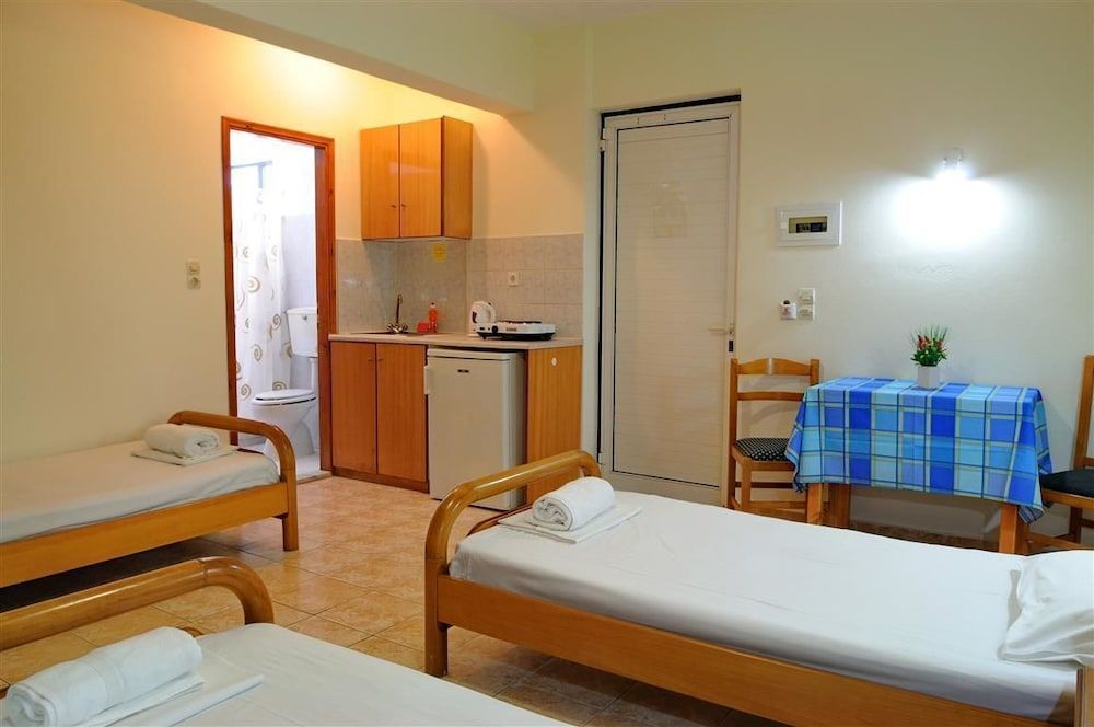 Nikos 2 Studios & Apartments