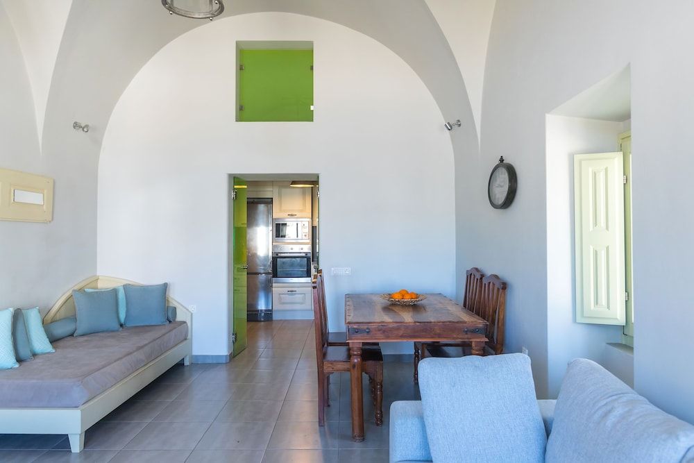 1897 Old River Mansion Romantic Villa, 2 Bedrooms, Garden Area 10