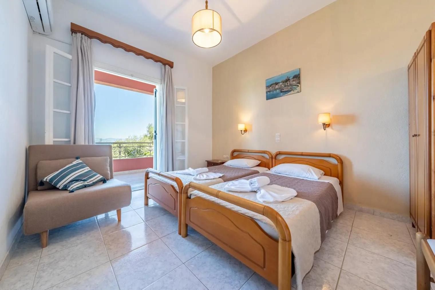 Two-Bedroom Deluxe Apartment with Balcony