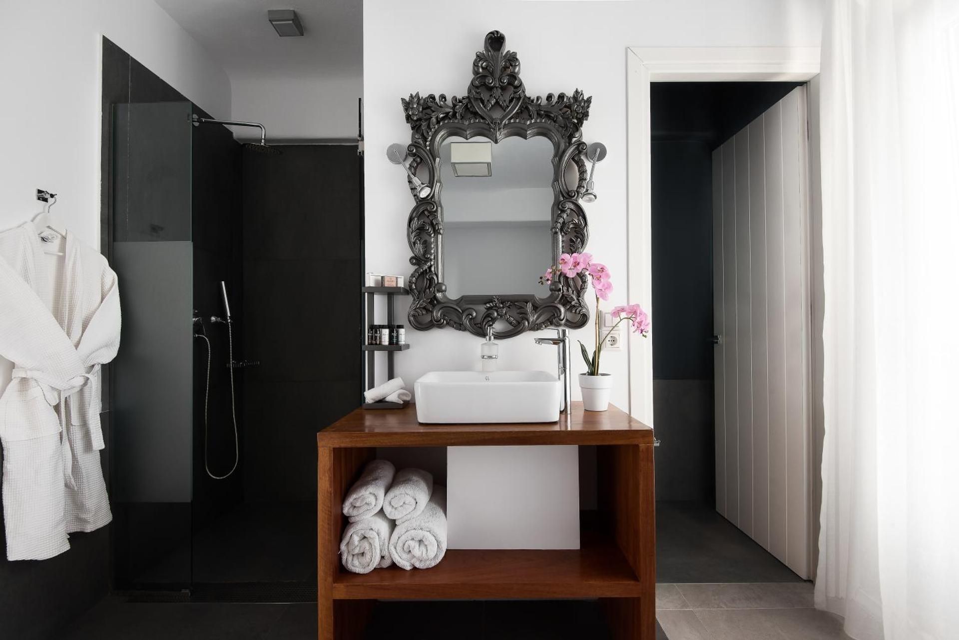 Grand Suite Sea View with Outdoor Hot Tub 