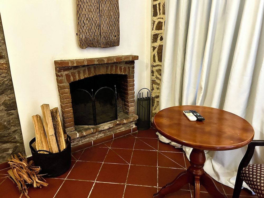 The Loriet Mansion Cottage with Patio 7