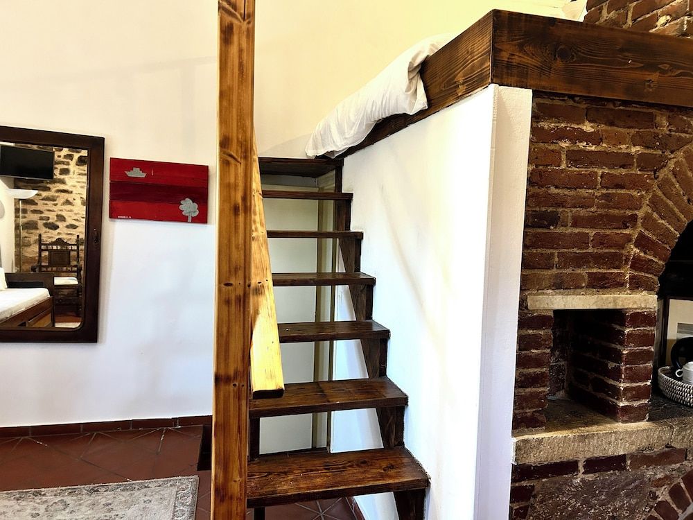 The Loriet Mansion Cottage with Patio 6