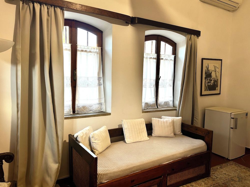 The Loriet Mansion Cottage with Patio 5