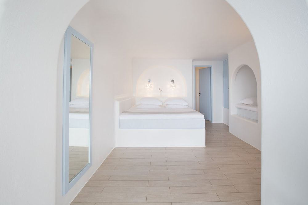 Deluxe Suite with Sea View & Private Pool