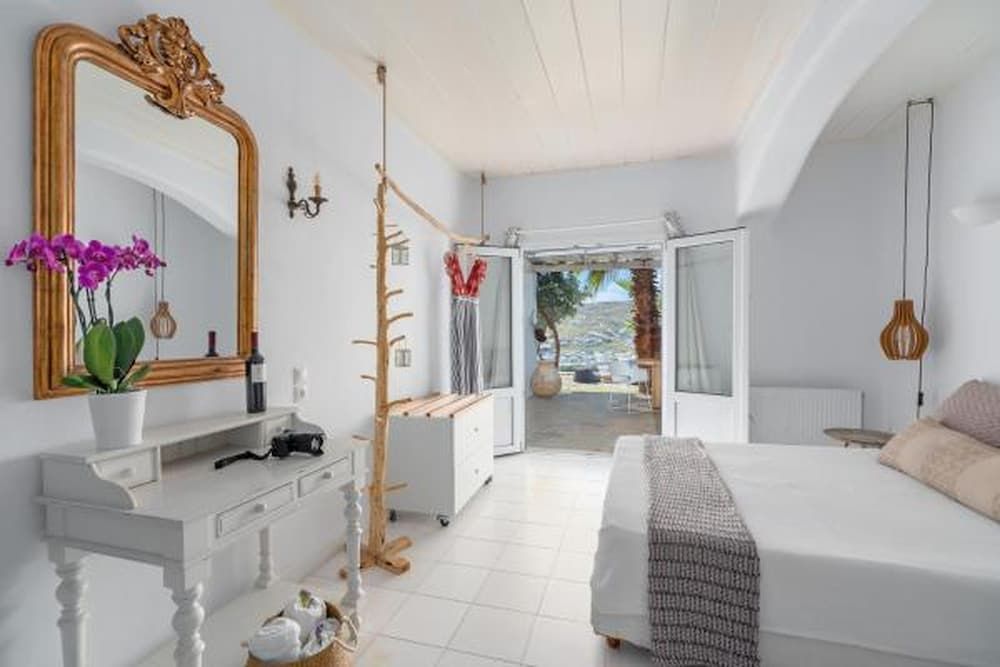 Ornos Blue Quadruple Room, Sea View 13