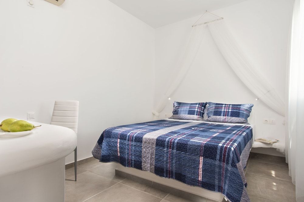 Suite, Sea View