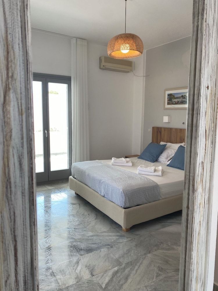 Deluxe Studio (2 Adults)