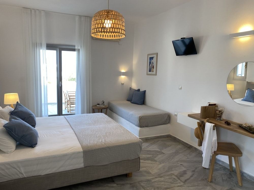 Deluxe Studio (3 Adults)