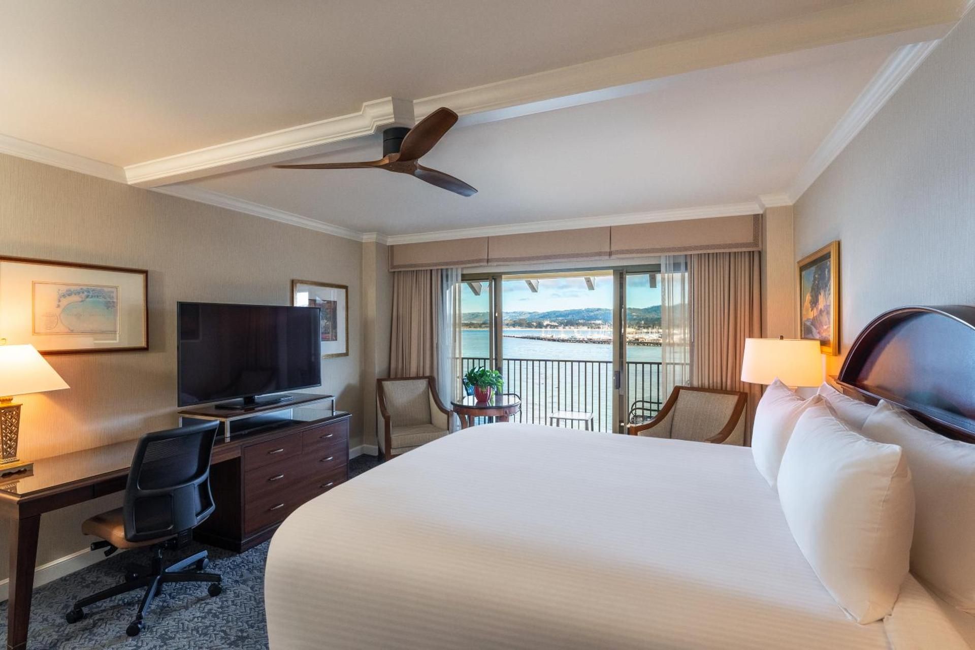 Handicap Access - Deluxe King Room with Harbor View