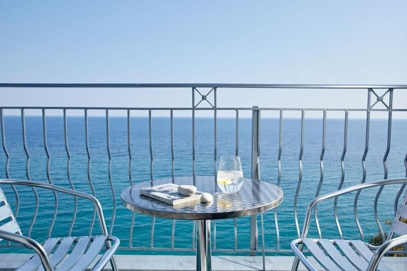 Double or Twin Room with Sea View