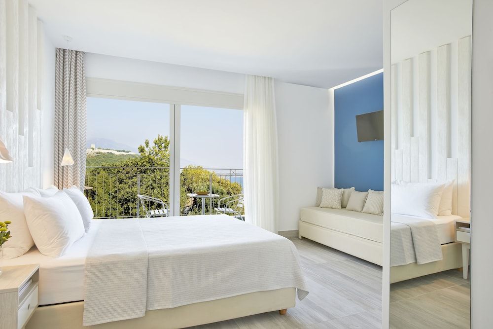 Superior Quadruple Room (Castle View)