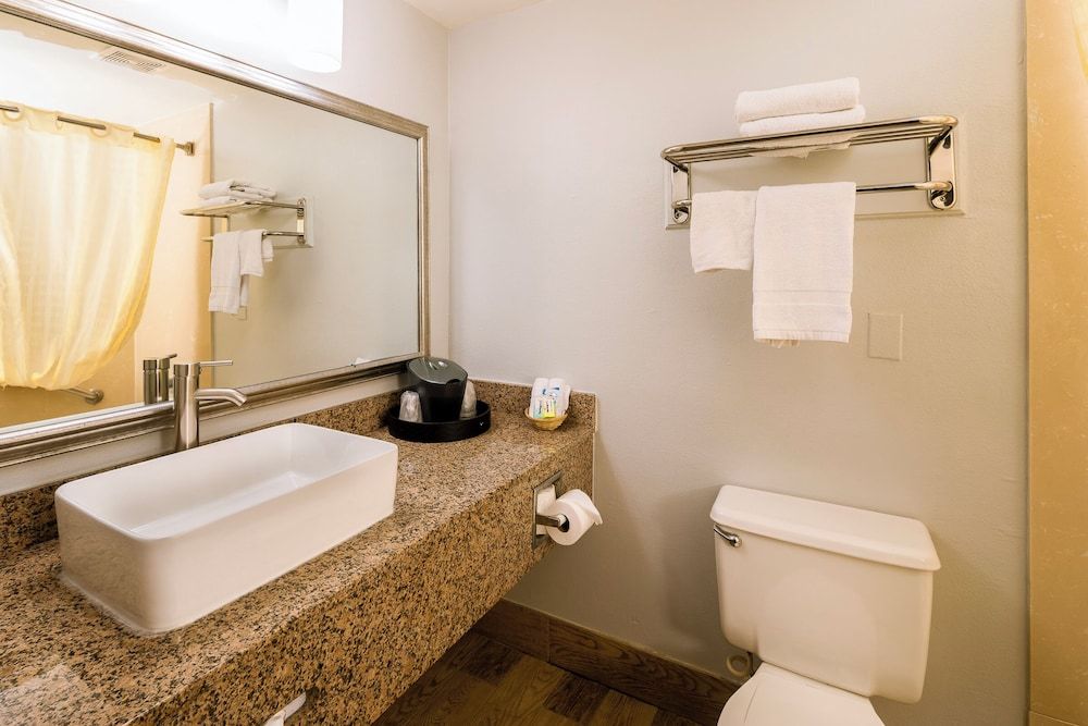 Hotel Mira Vista Standard Room, 1 King Bed, Non Smoking 4