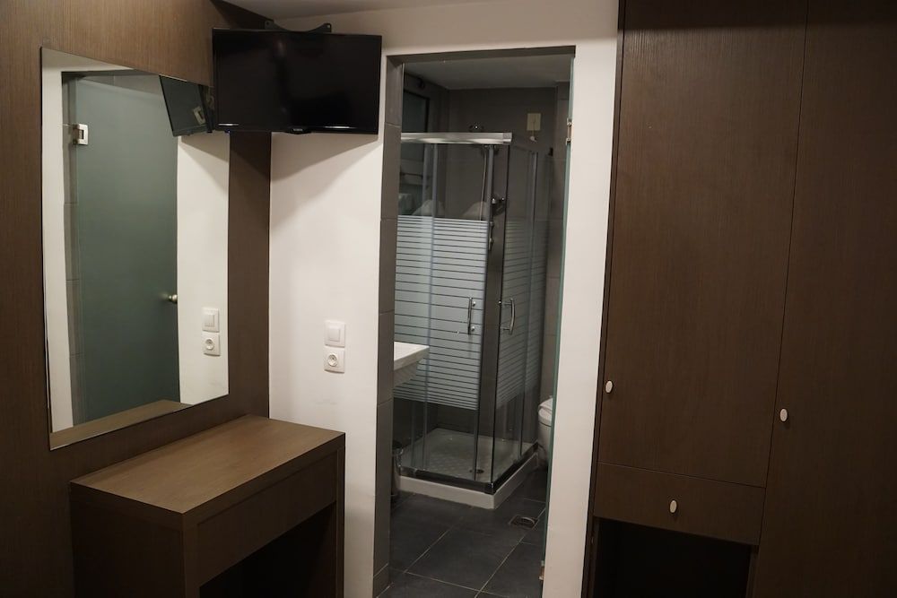 Piraeus Port Hotel Double or Twin Room 4