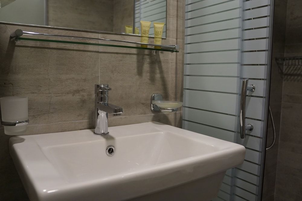 Piraeus Port Hotel Double or Twin Room 5