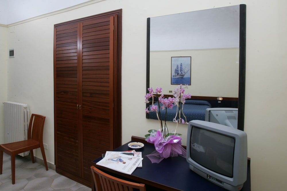 Hotel Il Faro Economy Double or Twin (No Sea View) 4