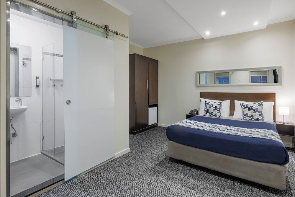 Great Southern Hotel Melbourne Standard Queen Room 2