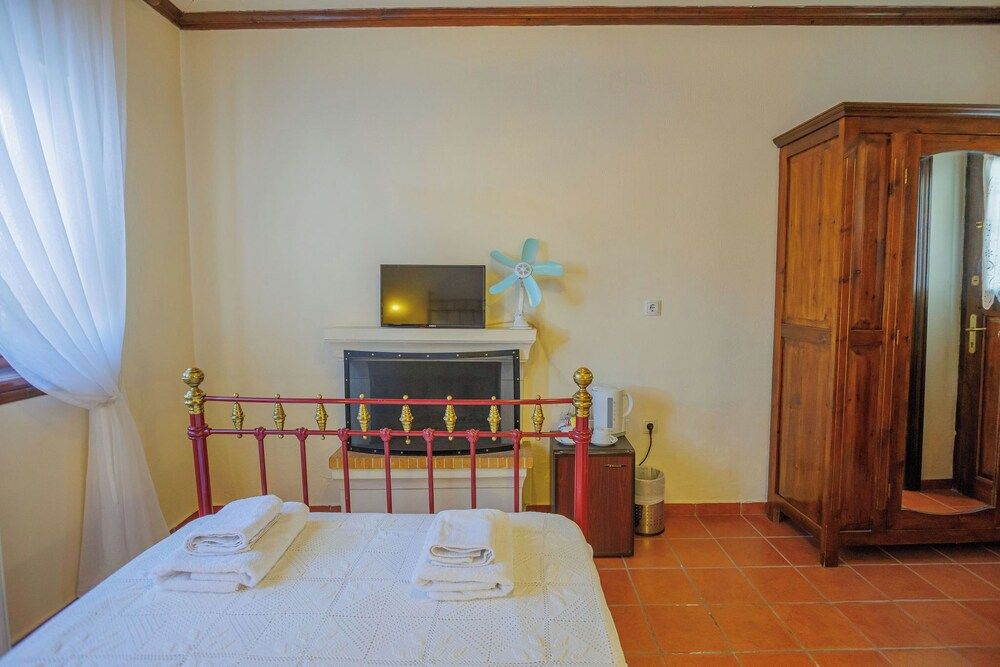 Palladio Hotel Standard Room with Fireplace 8