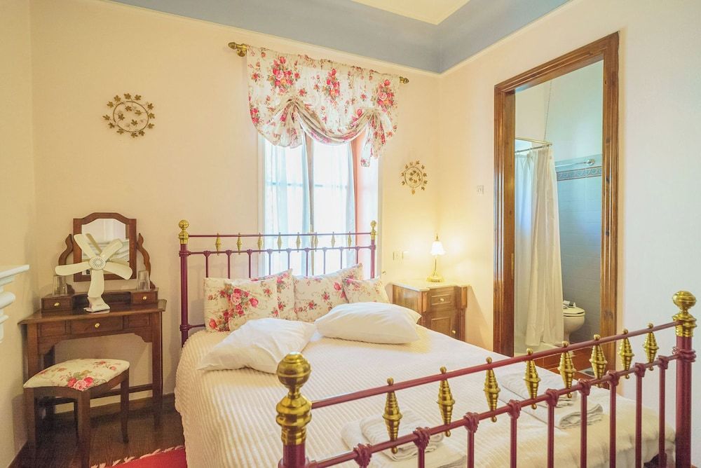 Palladio Hotel Standard Room with Fireplace 4