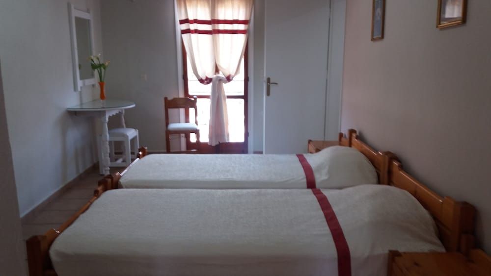 Studio, 2 Twin Beds