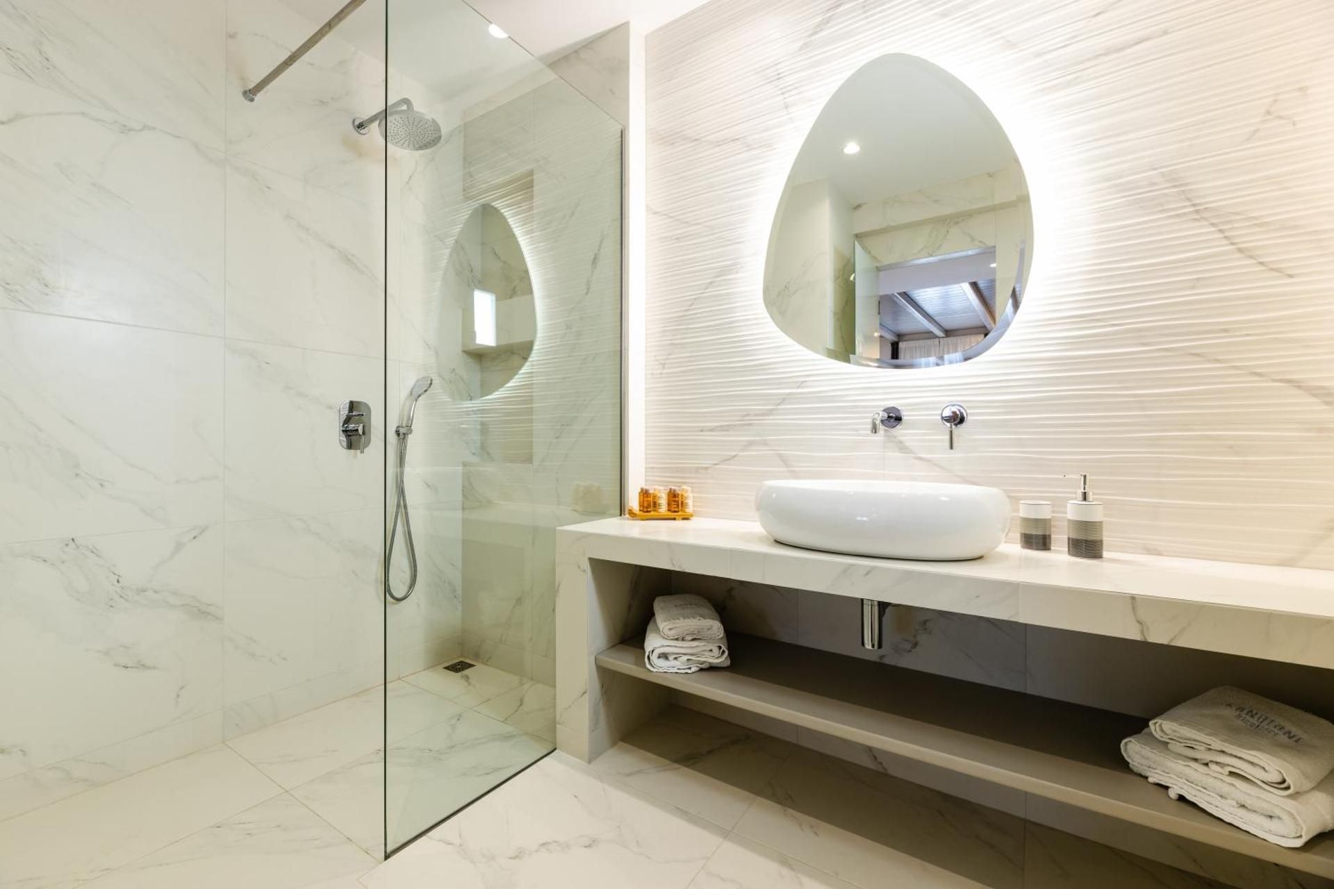 Family Suite with Sea View and Private Hot Tub