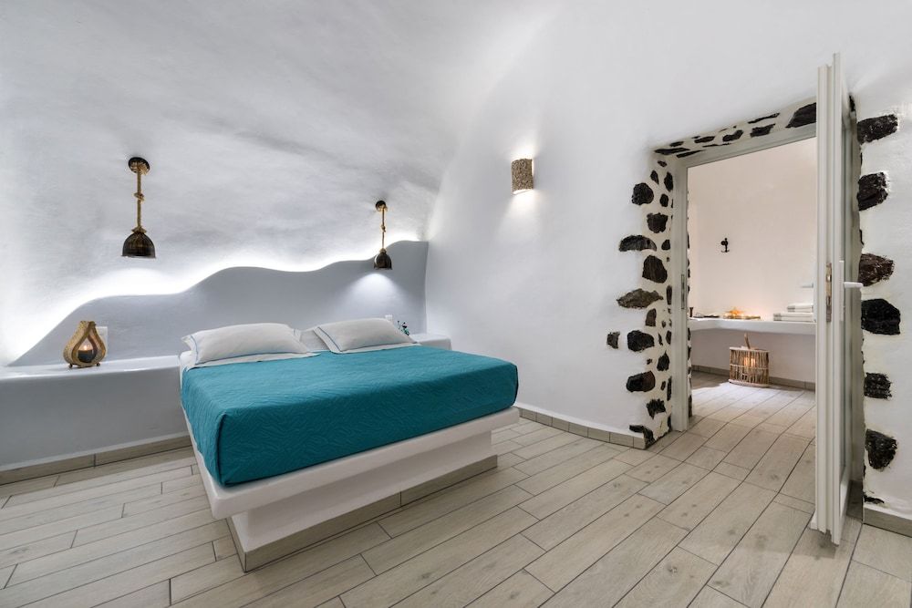 Fira Deep Blue Suite Traditional Suite 2