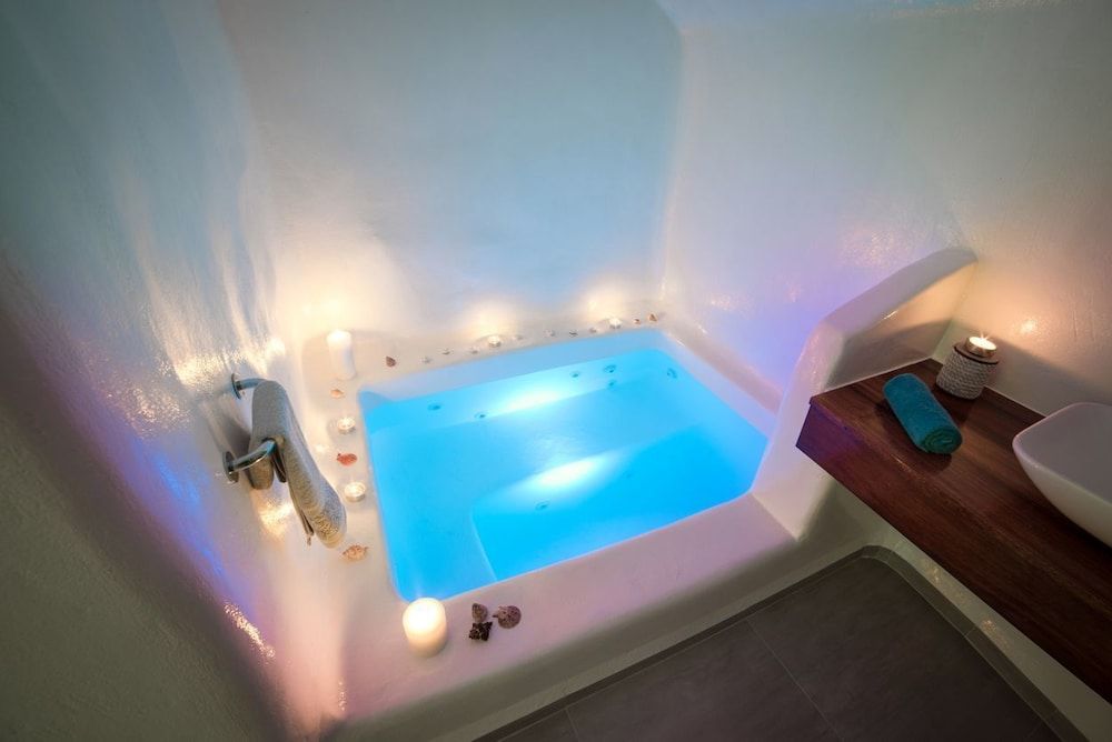 Fira Deep Blue Suite Deluxe Villa, Jetted Tub, Sea View 10