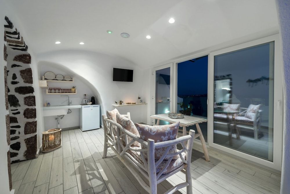 Fira Deep Blue Suite Traditional Suite 9