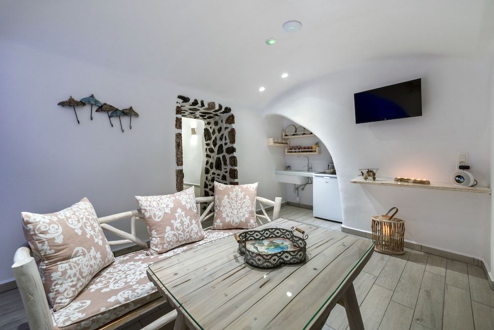 Fira Deep Blue Suite Traditional Suite 8