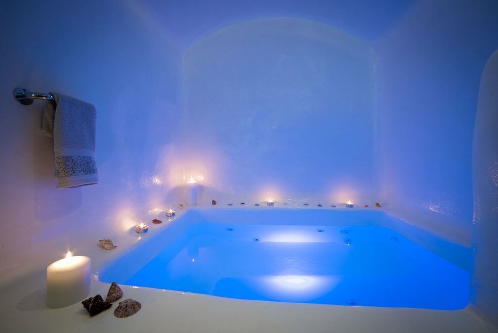 Fira Deep Blue Suite Deluxe Villa, Jetted Tub, Sea View 9