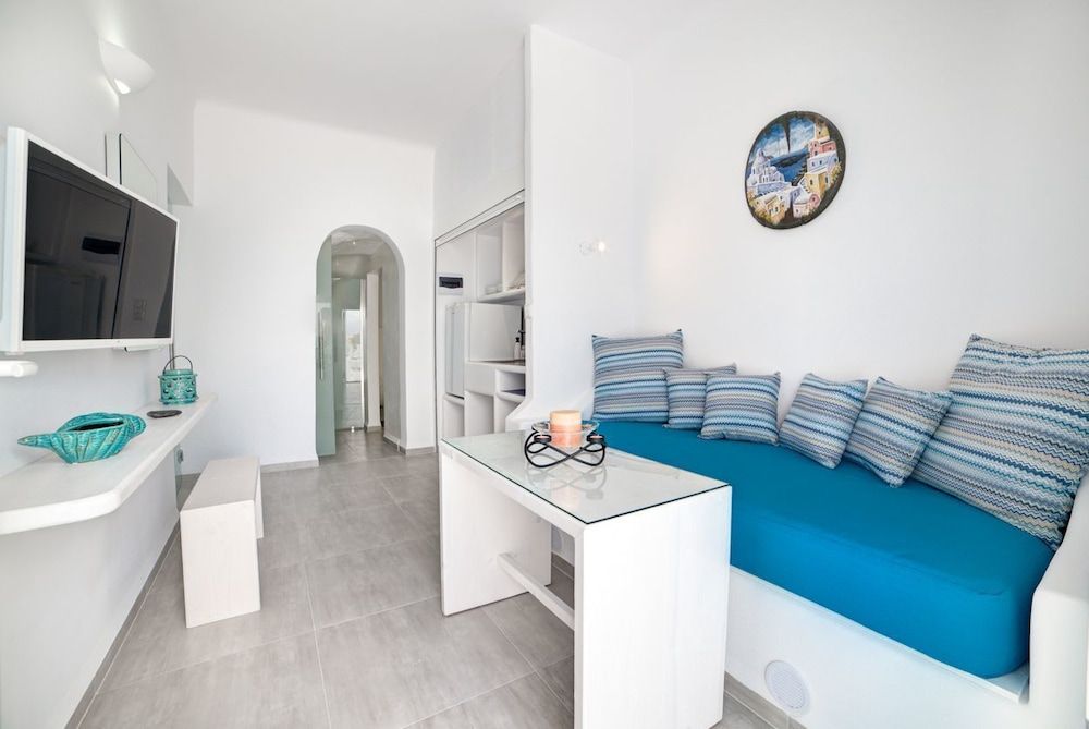 Fira Deep Blue Suite Deluxe Villa, Jetted Tub, Sea View 13