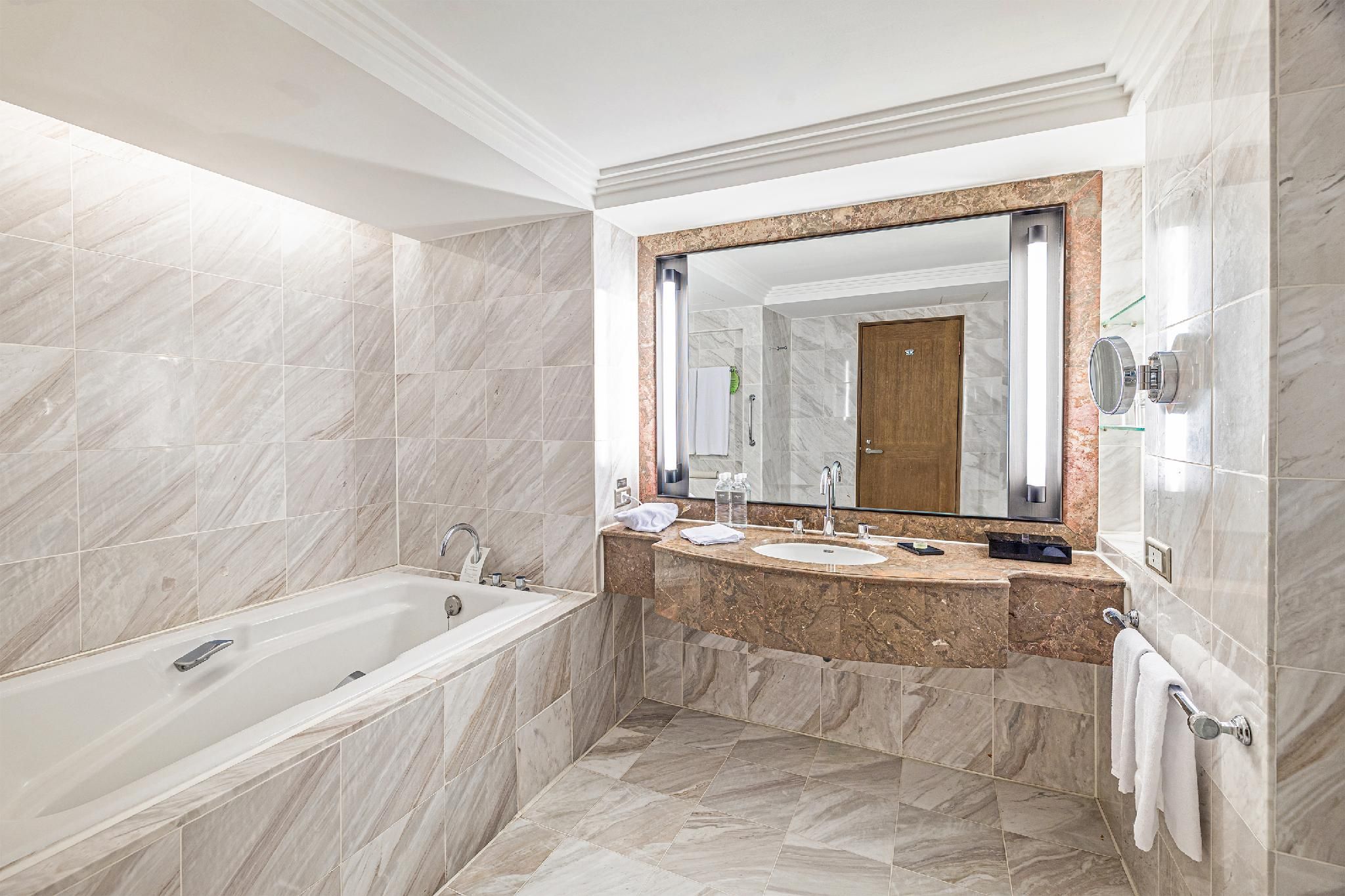 2 Twin Classic City View