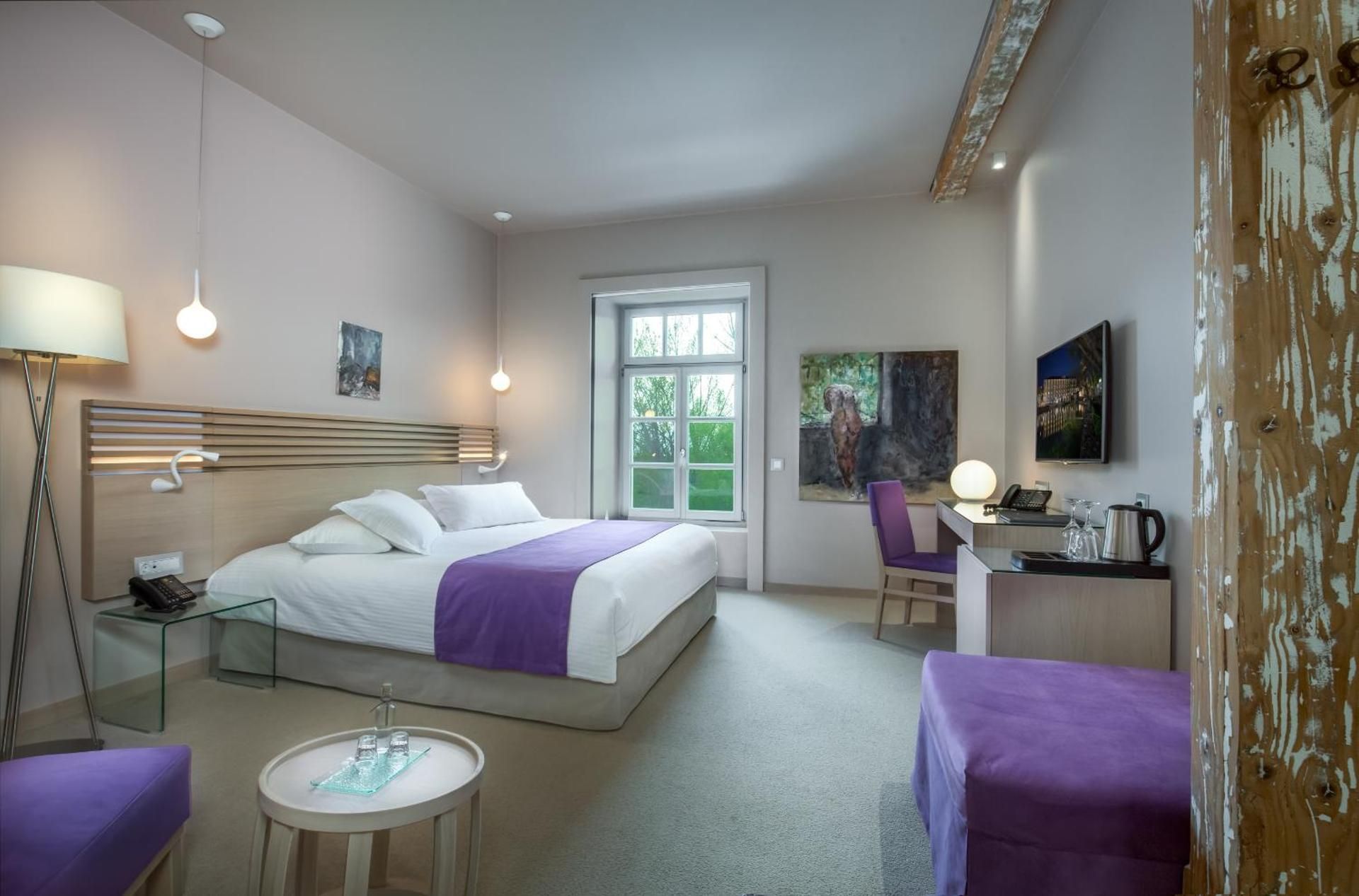 Deluxe Double or Twin Room with Partial Lake View