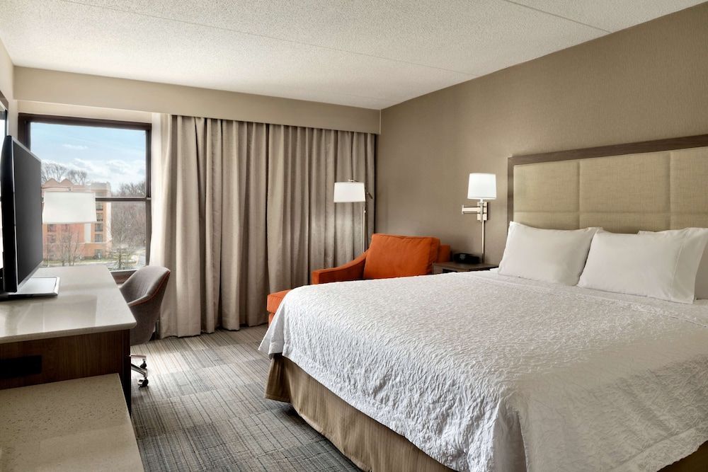 One King Bed, Non-Smoking, Accessible
