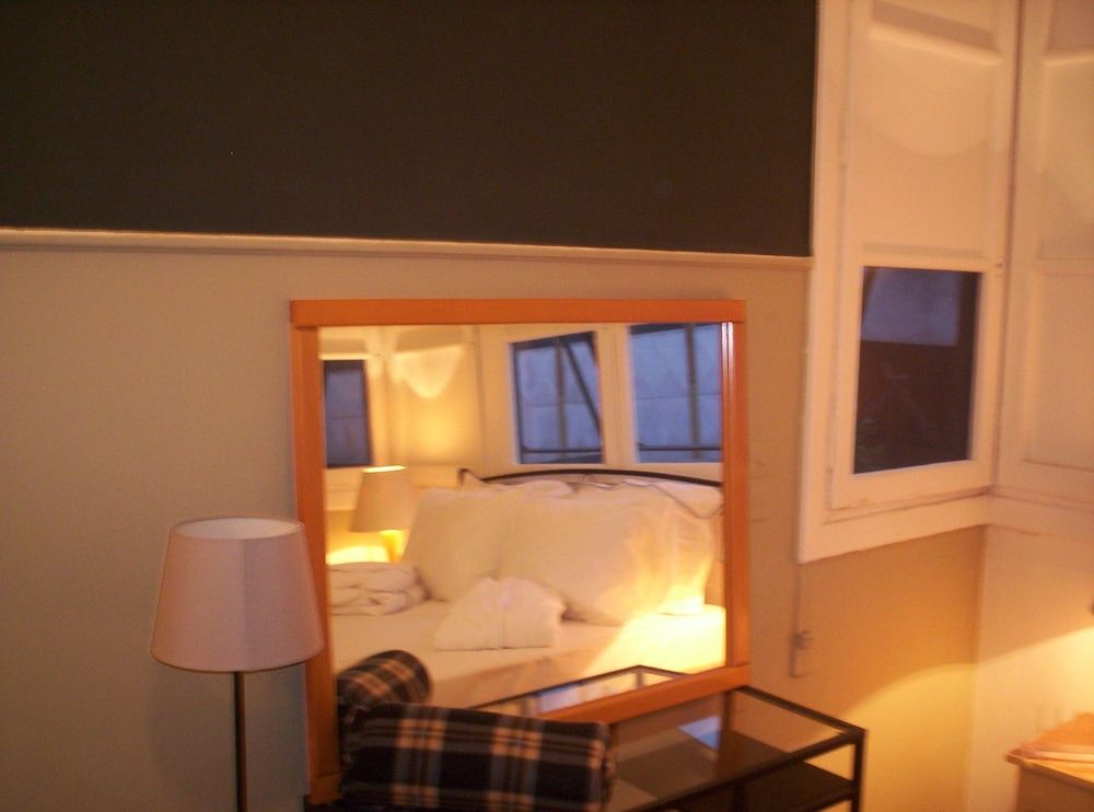 The New Yorkers Hotel Royal Double Room, 1 Queen Bed, Shared Bathroom 10