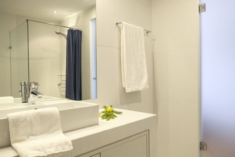 Lotus Inn Deluxe Double Room, City View 7