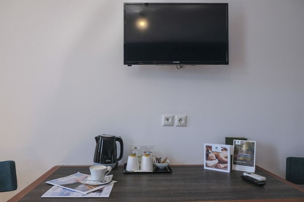 Lotus Inn Deluxe Double Room, City View 13