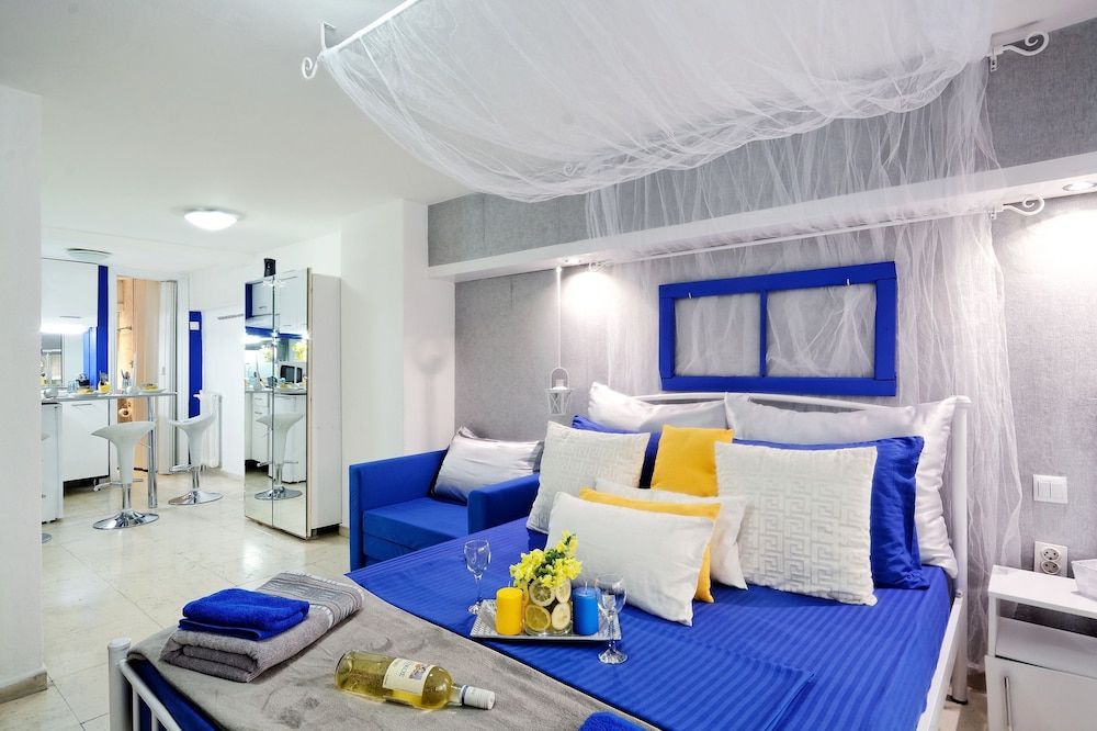 Santorini Style in Athens, Greece Design Studio Suite, 1 Double Bed, City View 2