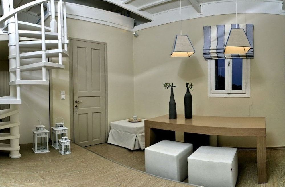 Oikies Small Elegant Houses Suite, Private Pool 3