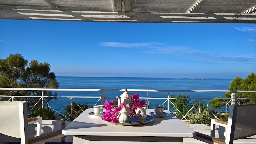 Studio, Sea View
