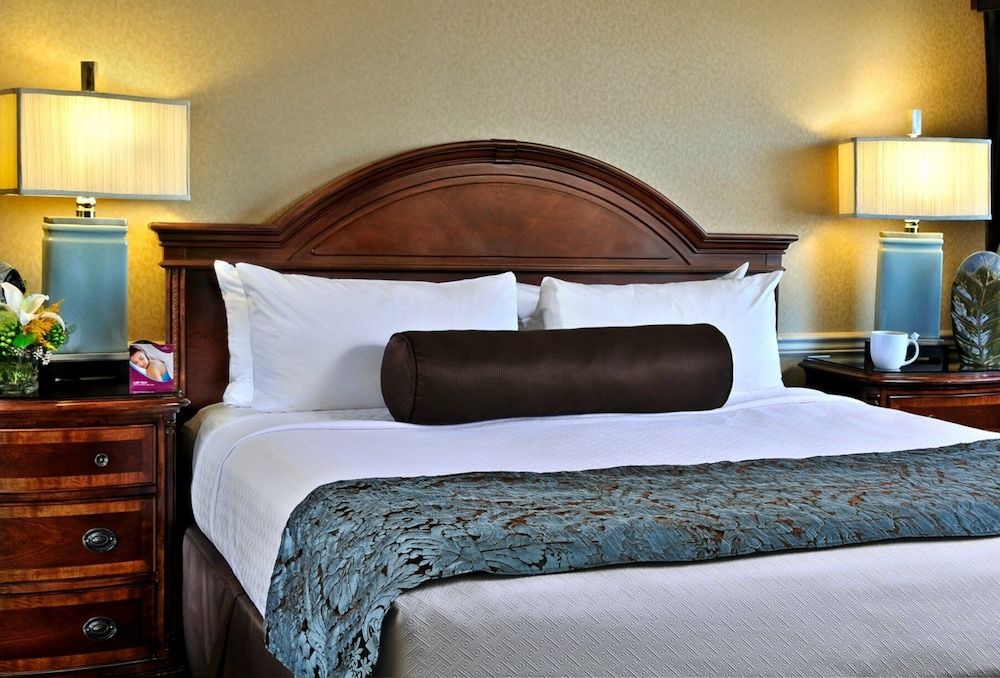 Suite, 1 King Bed (Columbia)